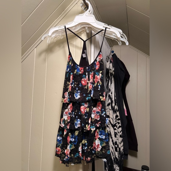 Floral Ruffled Top - Picture 2 of 4